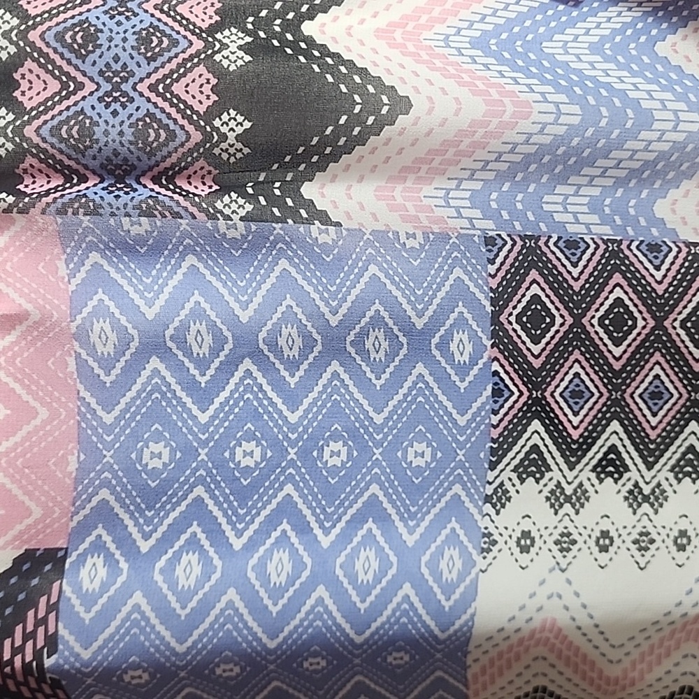 Sarah, Michelle size large Women's Multicolor Patterned Top - Picture 7 of 7